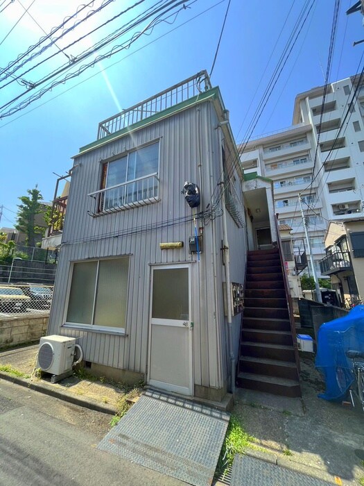 物件外観写真2　(エントランス部分)