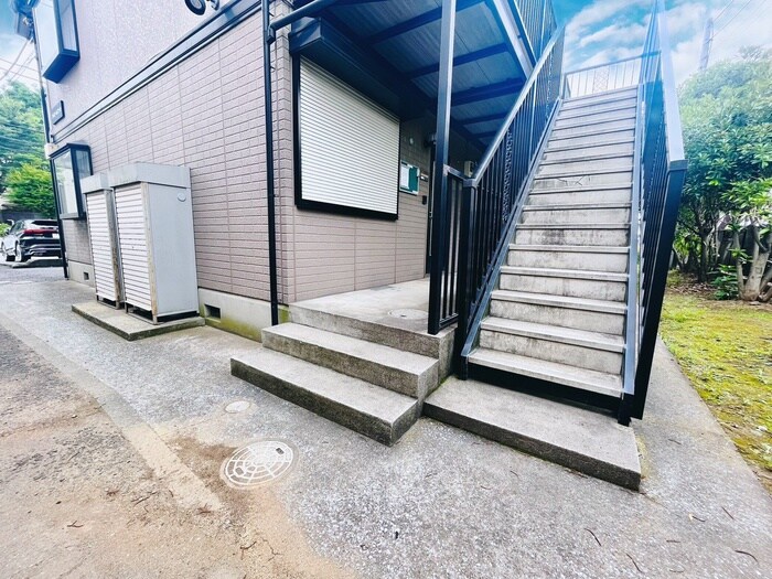 物件外観写真3　(エントランス部分)