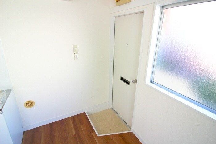 物件内観写真13　(玄関)