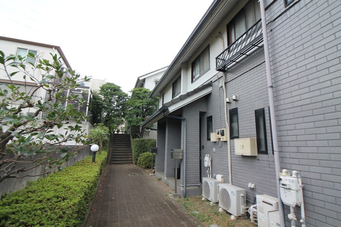 物件外観写真2　(エントランス部分)