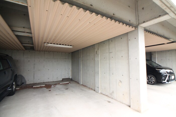 物件外観写真5　(駐車場)