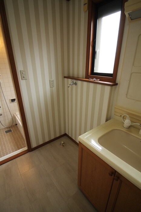 物件内観写真12　(洗濯機置場)