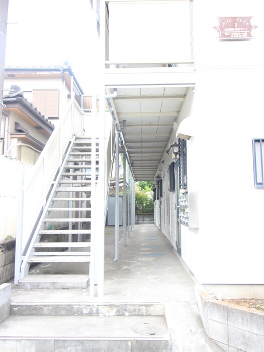 物件外観写真3　(エントランス部分)