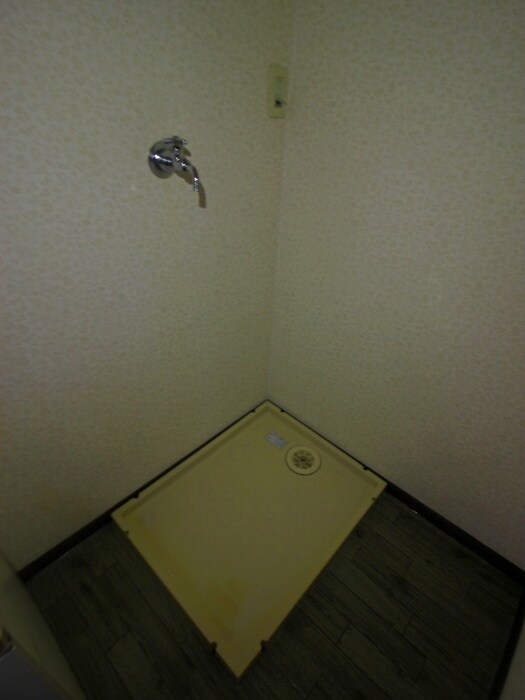 物件内観写真16　(洗濯機置場)