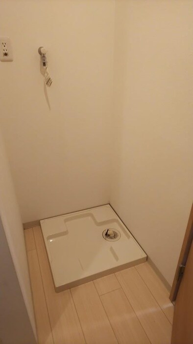 物件内観写真16　(洗濯機置場)