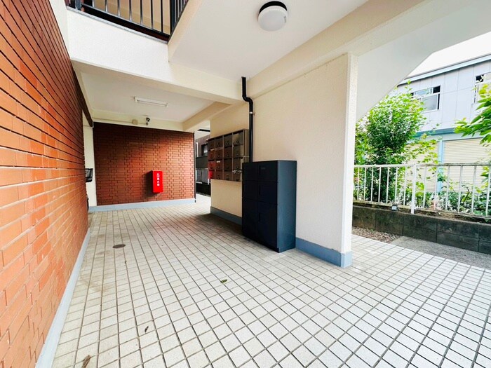 物件外観写真4　(エントランス部分)