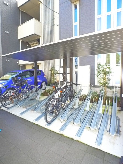 物件外観写真4　(駐輪場)