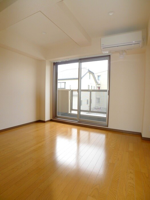 物件内観写真5　(室内からの展望)