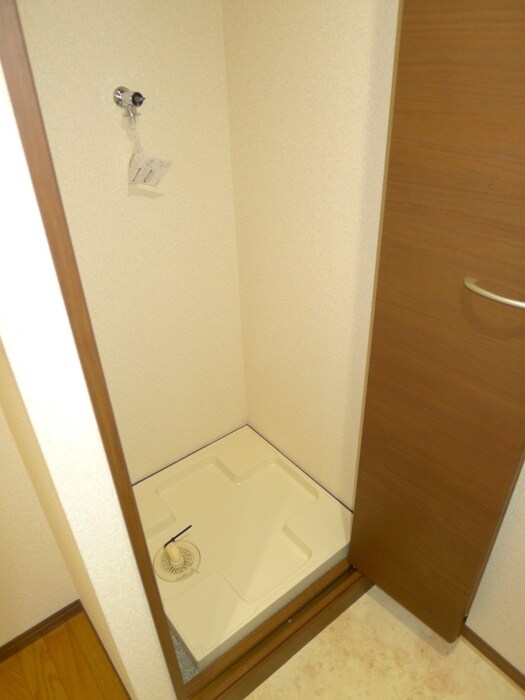 物件内観写真10　(洗濯機置場)