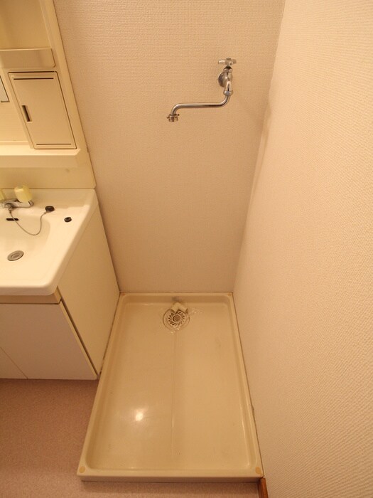 物件内観写真10　(洗濯機置場)