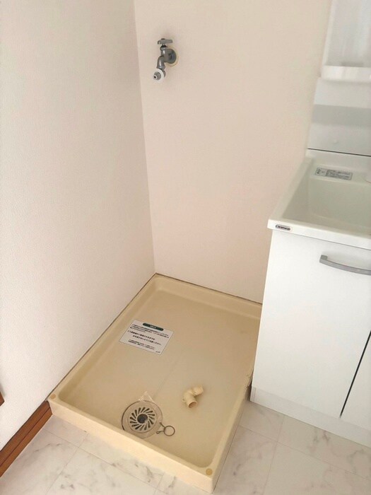 物件内観写真11　(洗濯機置場)