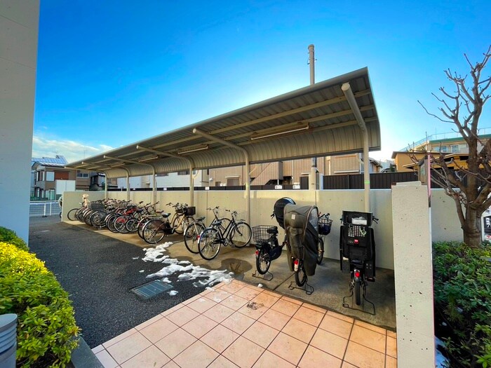 物件外観写真4　(駐輪場)