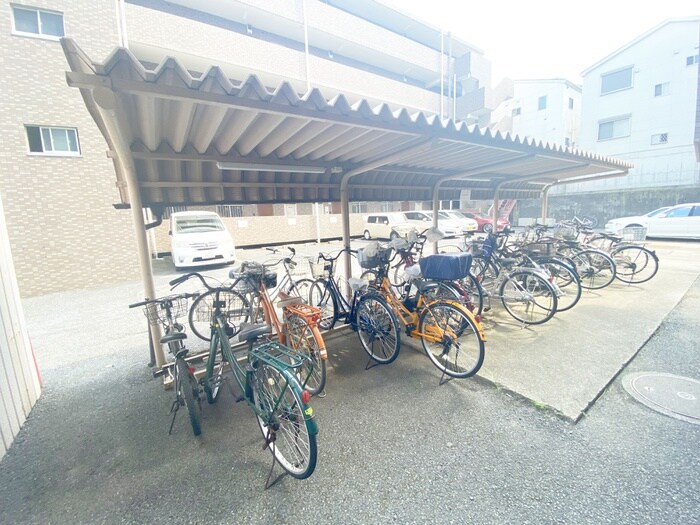物件外観写真3　(駐輪場)