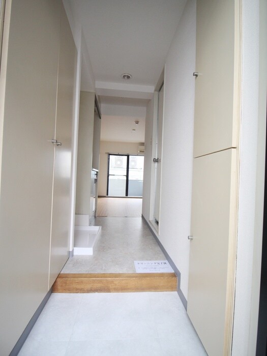 物件内観写真2　(玄関)