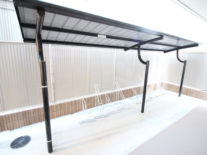 物件外観写真3　(駐輪場)