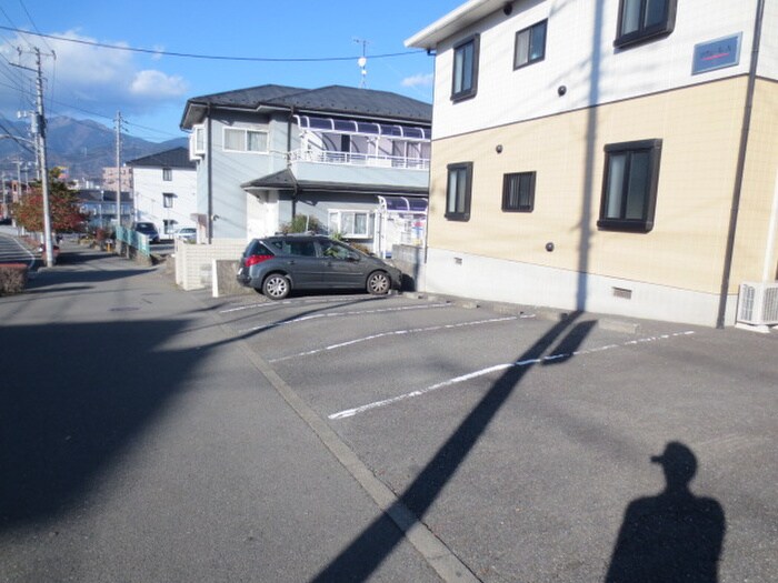 物件外観写真5　(駐車場)