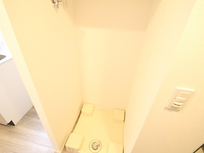 物件内観写真8　(洗濯機置場)