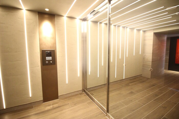 物件外観写真5　(エントランス部分)