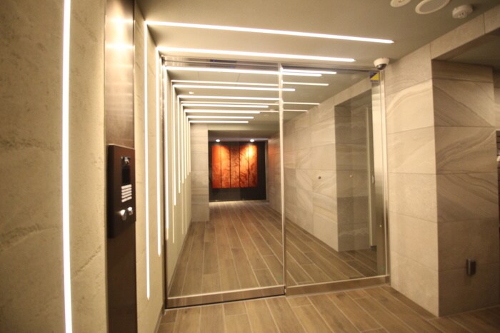 物件外観写真6　(エントランス部分)