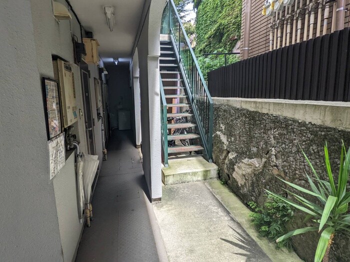 物件外観写真3　(エントランス部分)