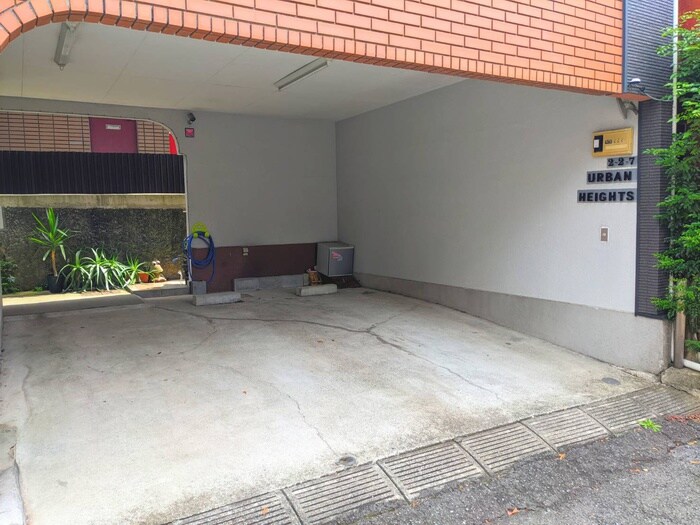 物件外観写真4　(駐車場)