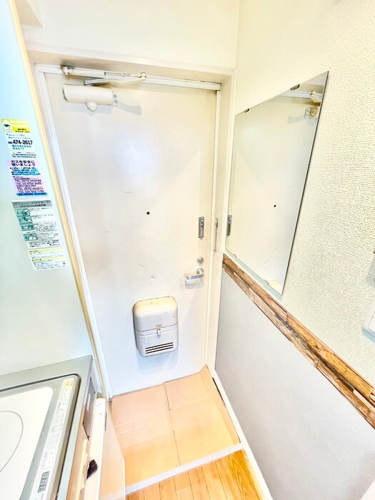 物件内観写真16　(玄関)
