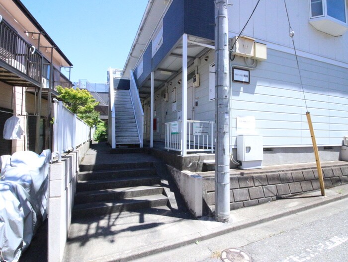 物件外観写真4　(エントランス部分)