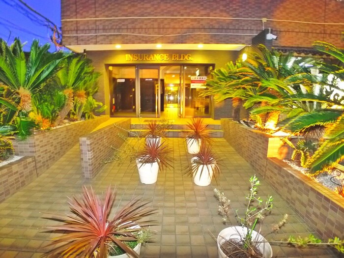 物件外観写真3　(エントランス部分)