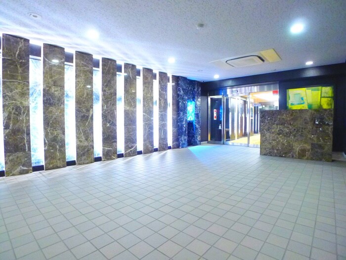 物件外観写真4　(エントランス部分)