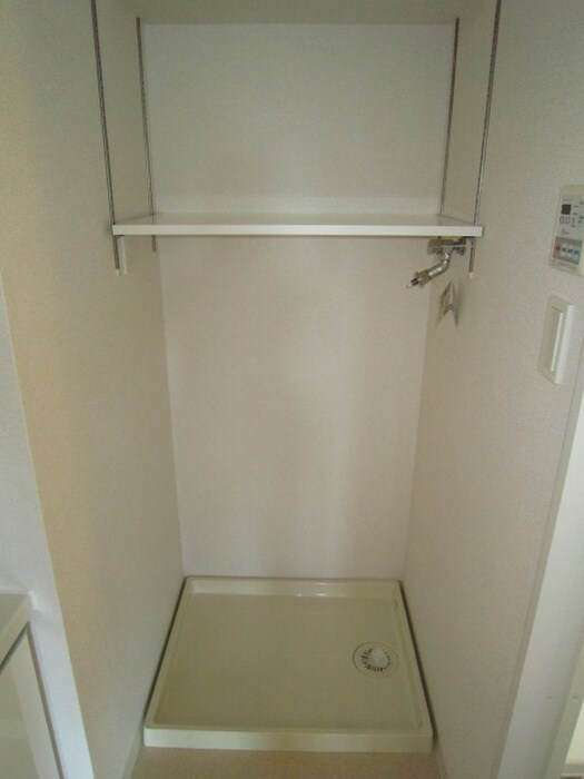 物件内観写真17　(洗濯機置場)