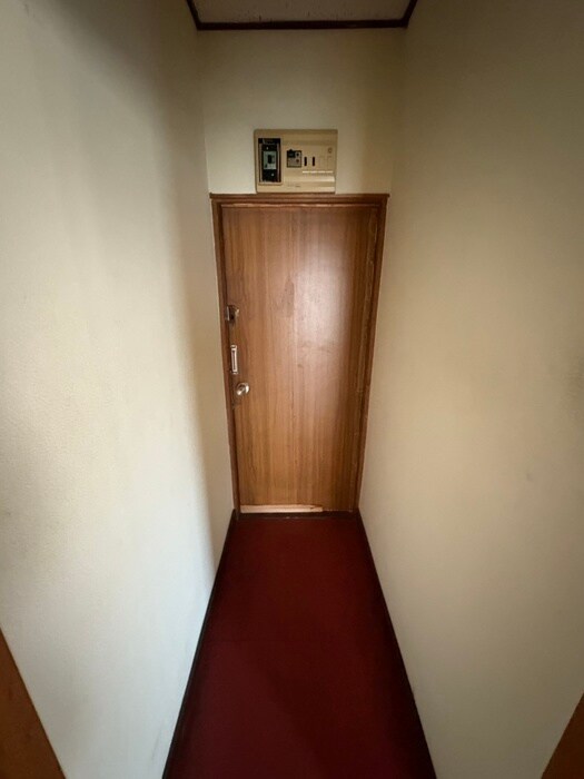 物件内観写真9　(玄関)