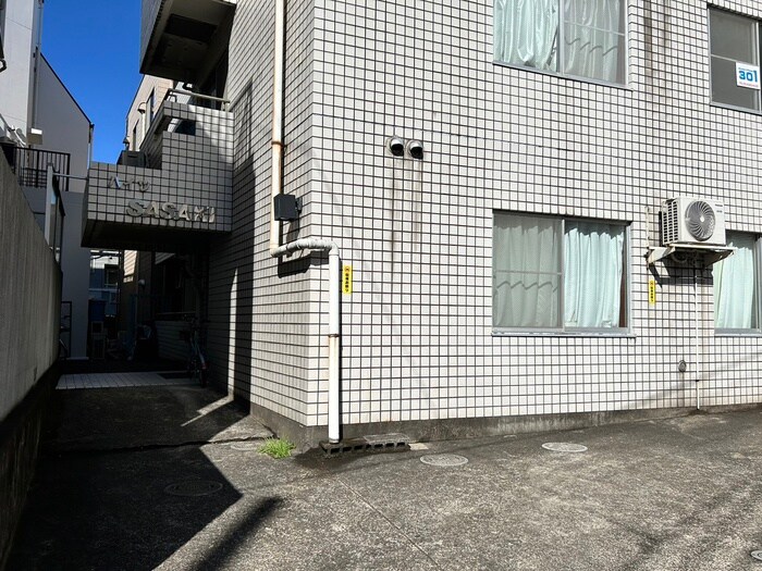 物件外観写真2　(エントランス部分)