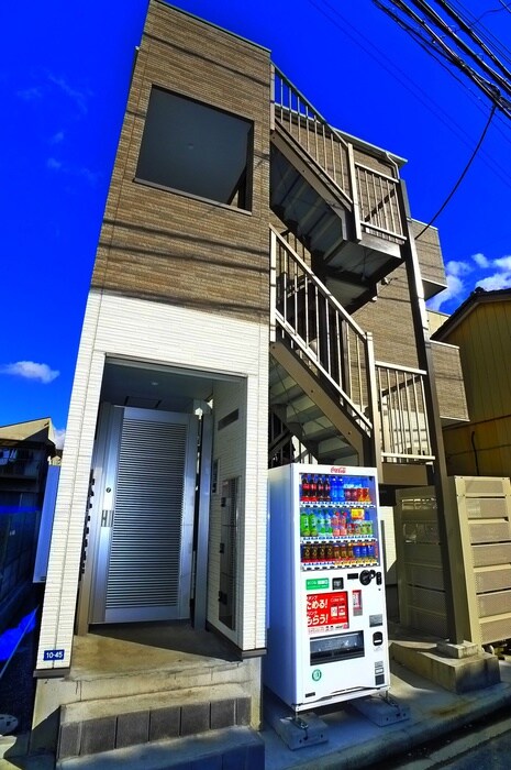 物件外観写真2　(エントランス部分)