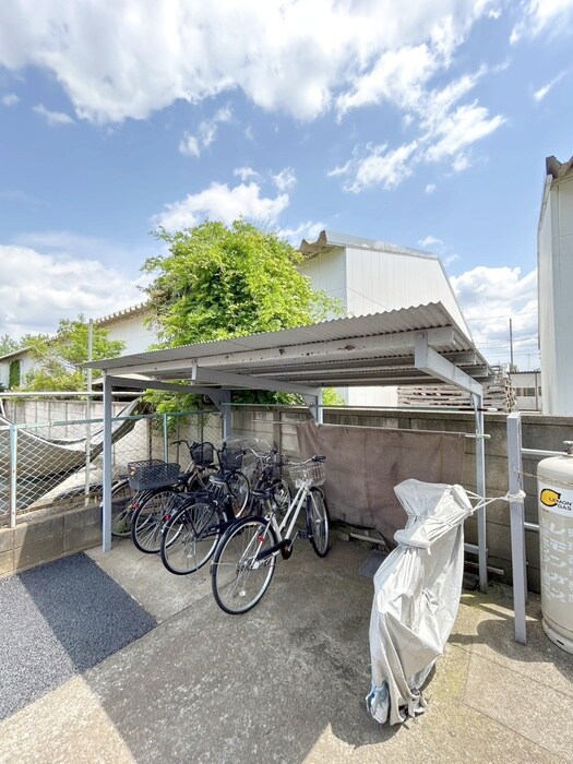 物件外観写真3　(駐輪場)