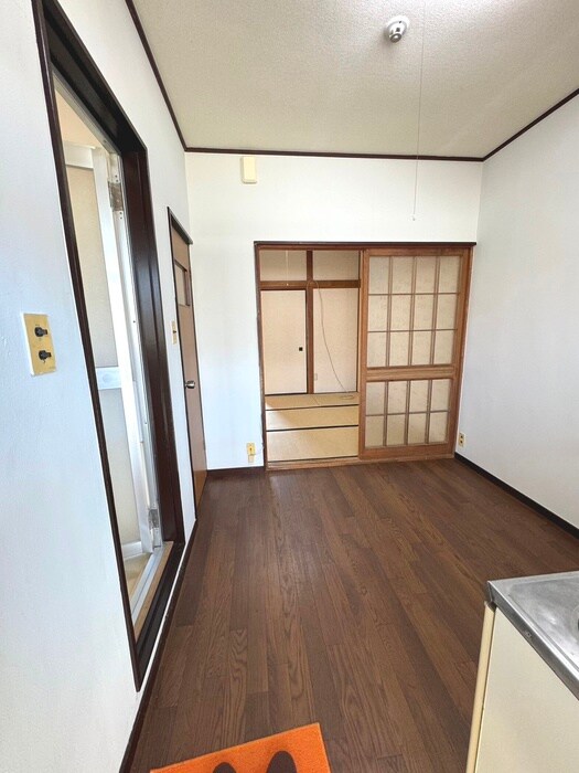 物件内観写真12　(玄関)