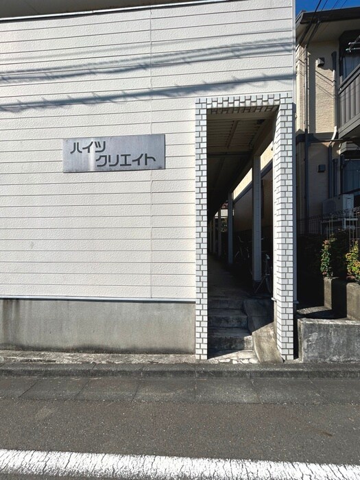 物件外観写真2　(エントランス部分)