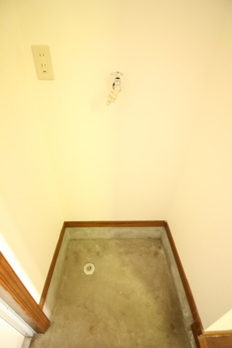 物件内観写真16　(洗濯機置場)