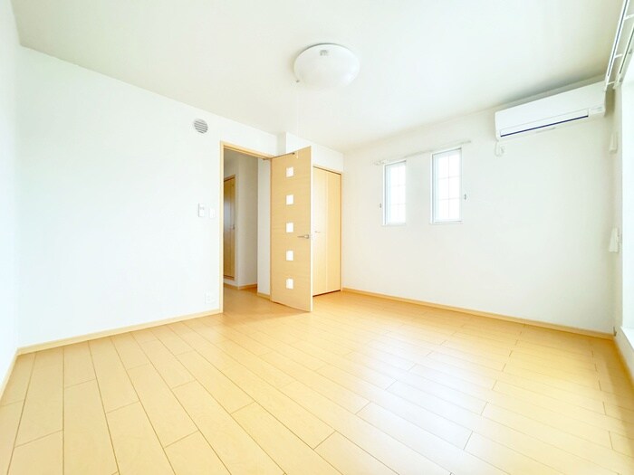 物件内観写真4　(居室)