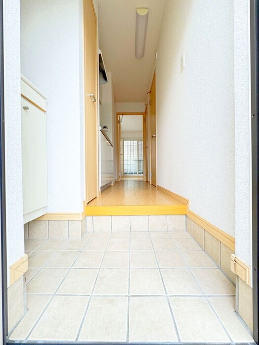 物件内観写真5　(玄関)