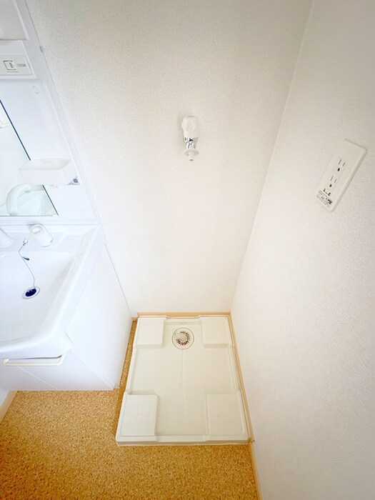 物件内観写真14　(洗濯機置場)