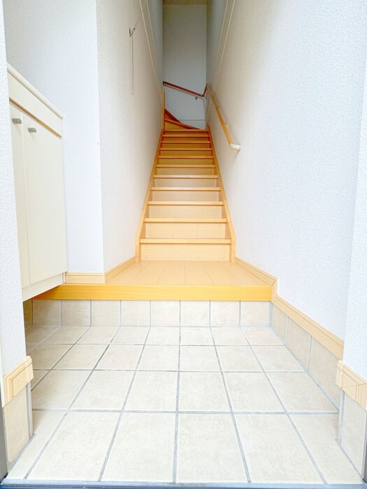 物件内観写真16　(玄関)