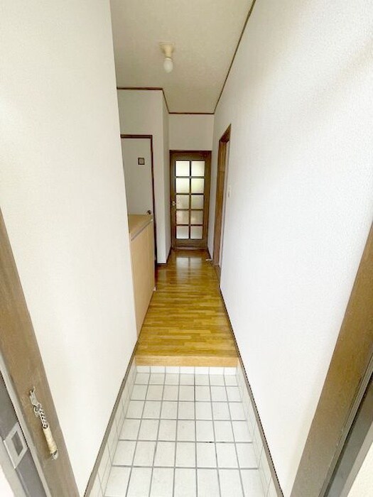 物件内観写真5　(玄関)