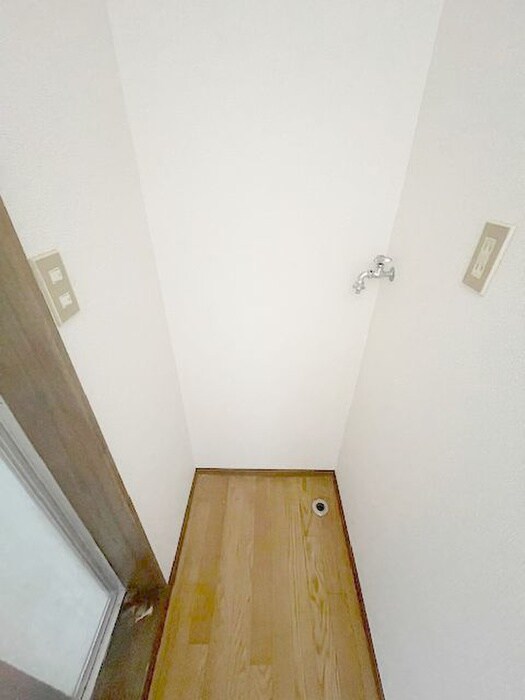 物件内観写真15　(洗濯機置場)