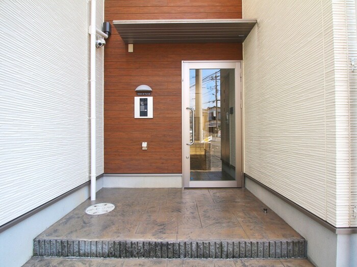 物件外観写真2　(エントランス部分)