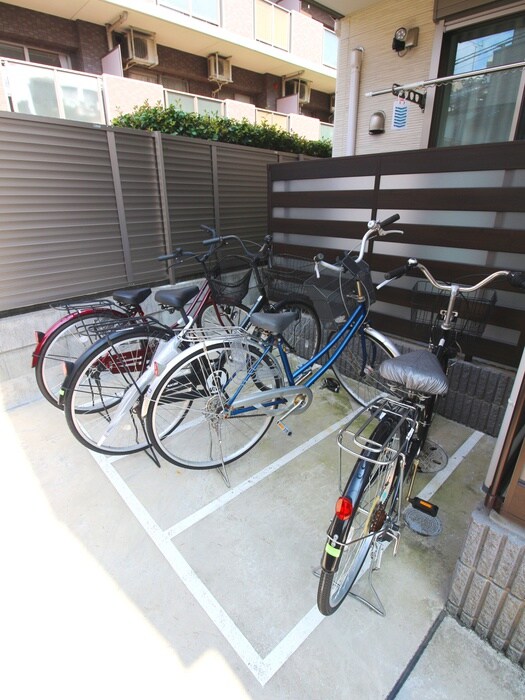 物件外観写真3　(駐輪場)