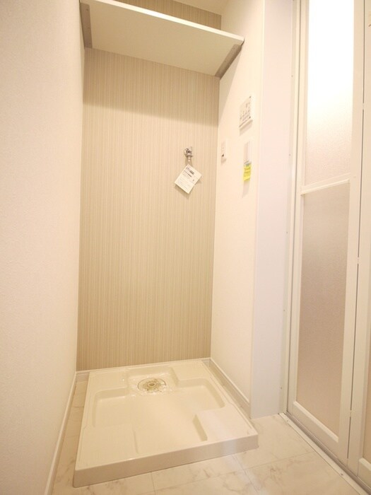 物件内観写真18　(洗濯機置場)