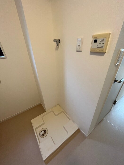 物件内観写真11　(洗濯機置場)