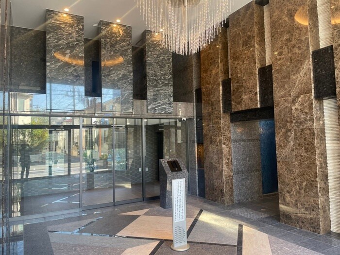 物件外観写真4　(エントランス部分)