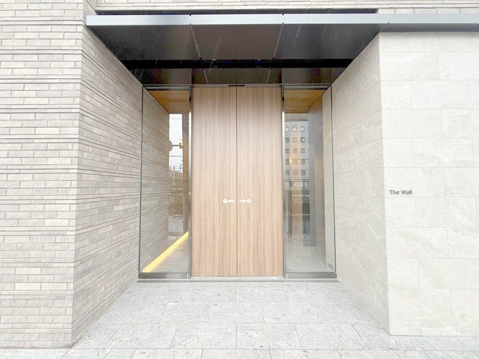 物件外観写真3　(エントランス部分)