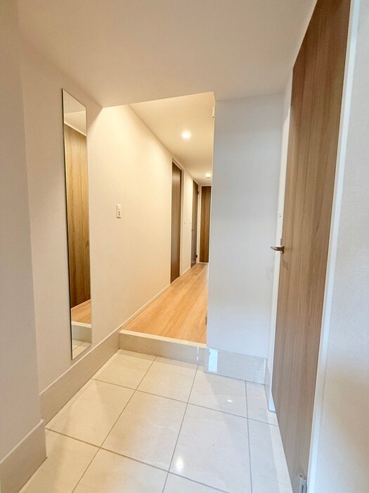 物件内観写真16　(玄関)